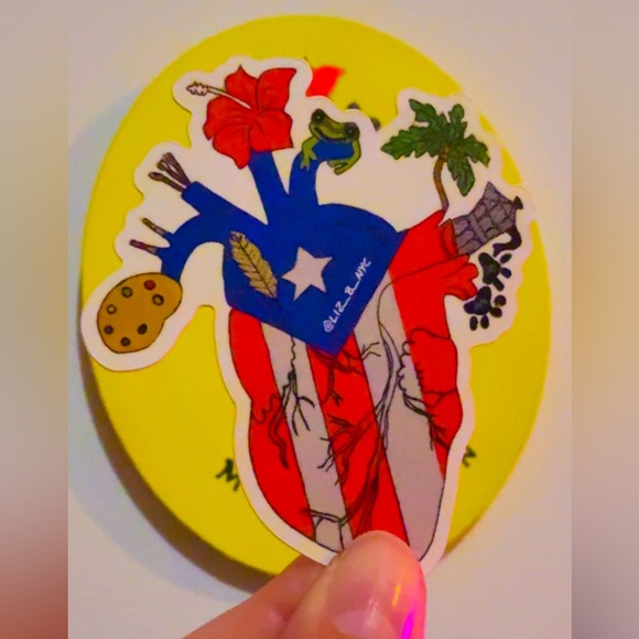 Puerto Rican Flag 🇵🇷 Heart Sticker - Picture 3 of 3